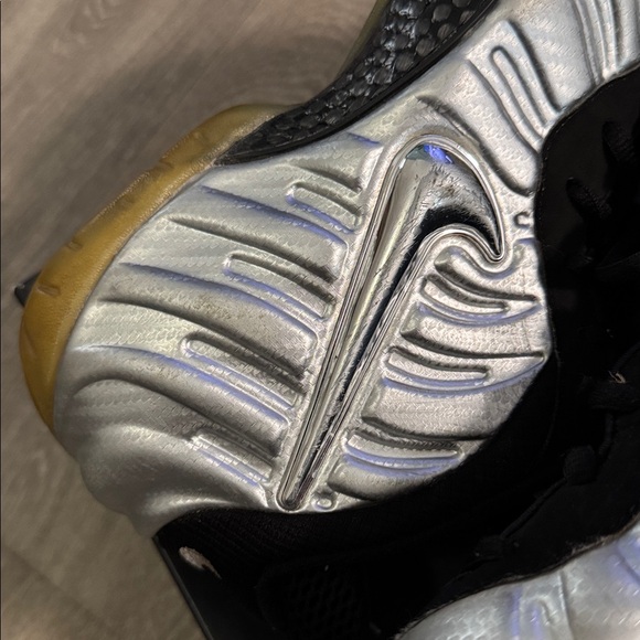 Nike Air Foamposite Pro Silver Surfer sneakers men’s sz 11